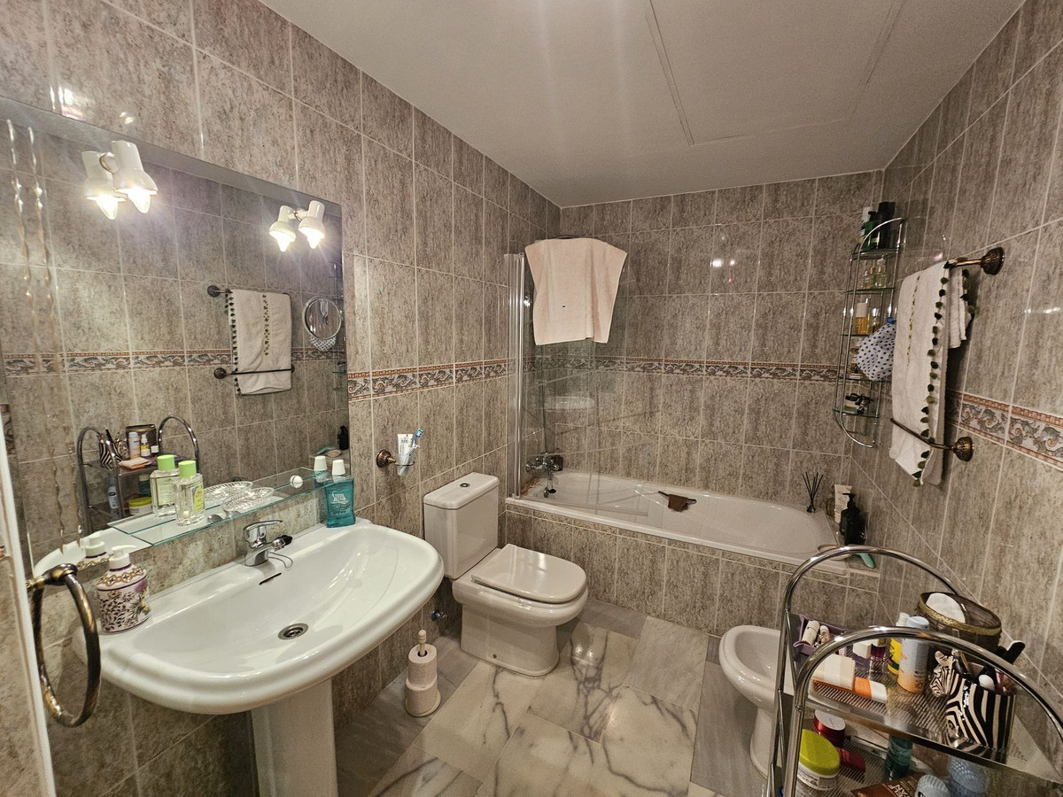 Se vende Apartamento Planta Media de 3 dormitorios en Costa Del Sol, Málaga, España