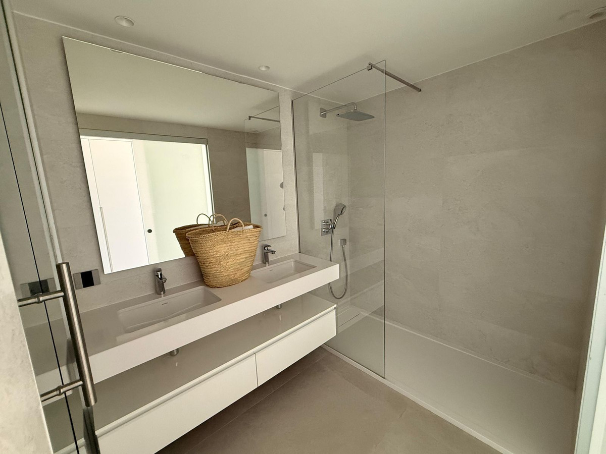 3 Bed Apartment for sale in New Golden Mile Costa Del Sol, Málaga, Spain