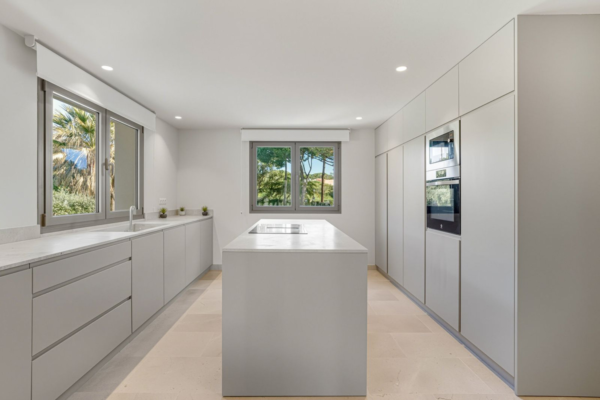 Se vende Villa - Chalet de 4 dormitorios en Costa Del Sol, Málaga, España