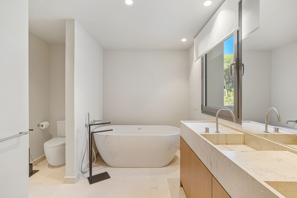 Se vende Villa - Chalet de 4 dormitorios en Costa Del Sol, Málaga, España