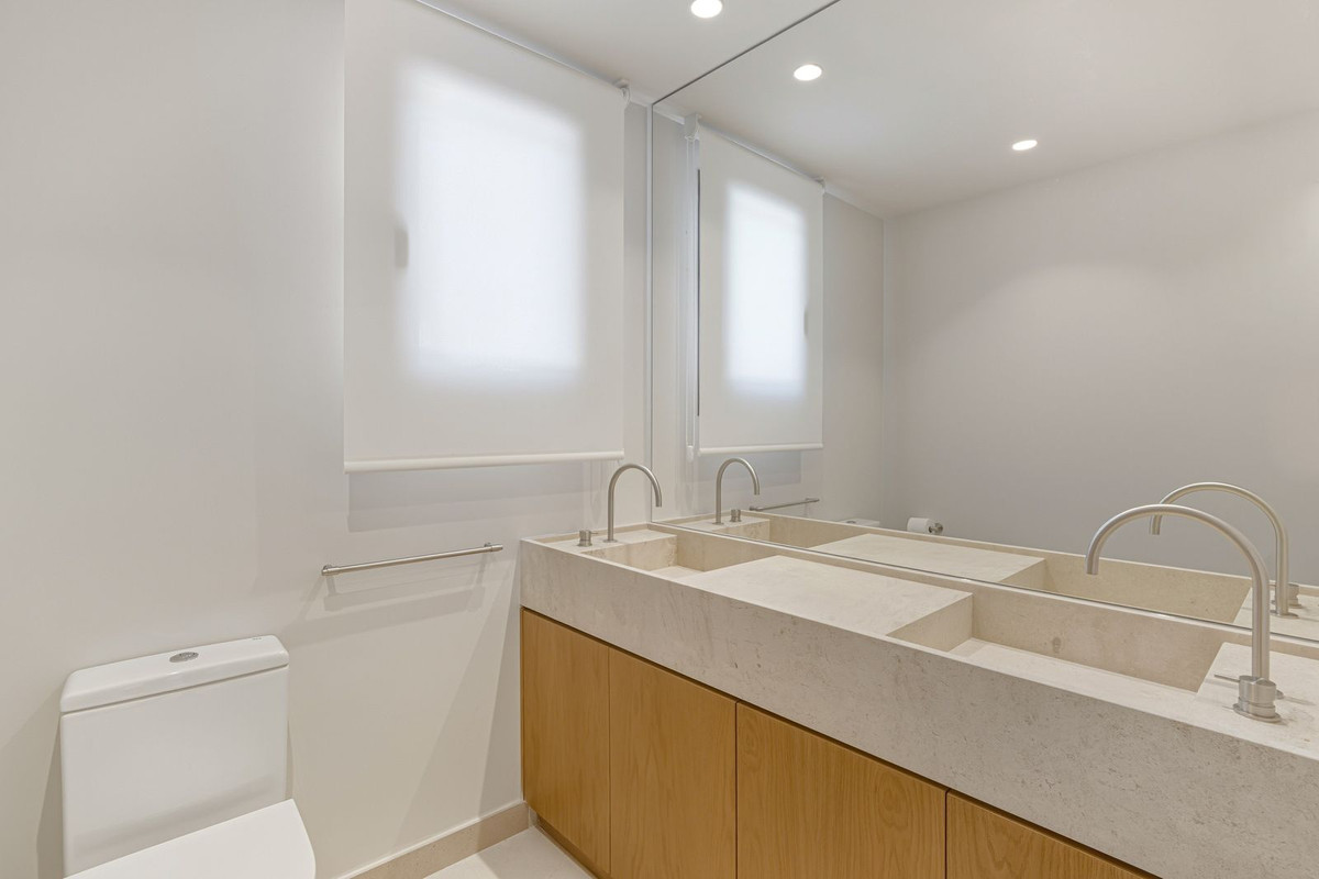 Se vende Villa - Chalet de 4 dormitorios en Costa Del Sol, Málaga, España