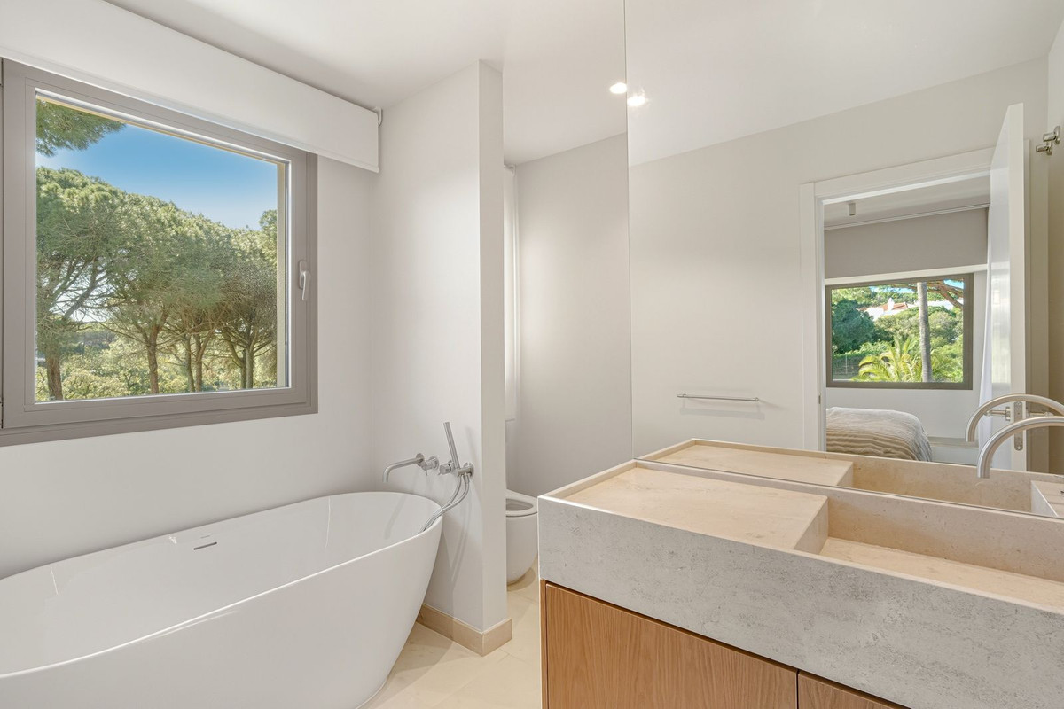 Se vende Villa - Chalet de 4 dormitorios en Costa Del Sol, Málaga, España