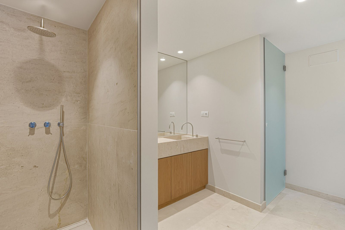 Se vende Villa - Chalet de 4 dormitorios en Costa Del Sol, Málaga, España