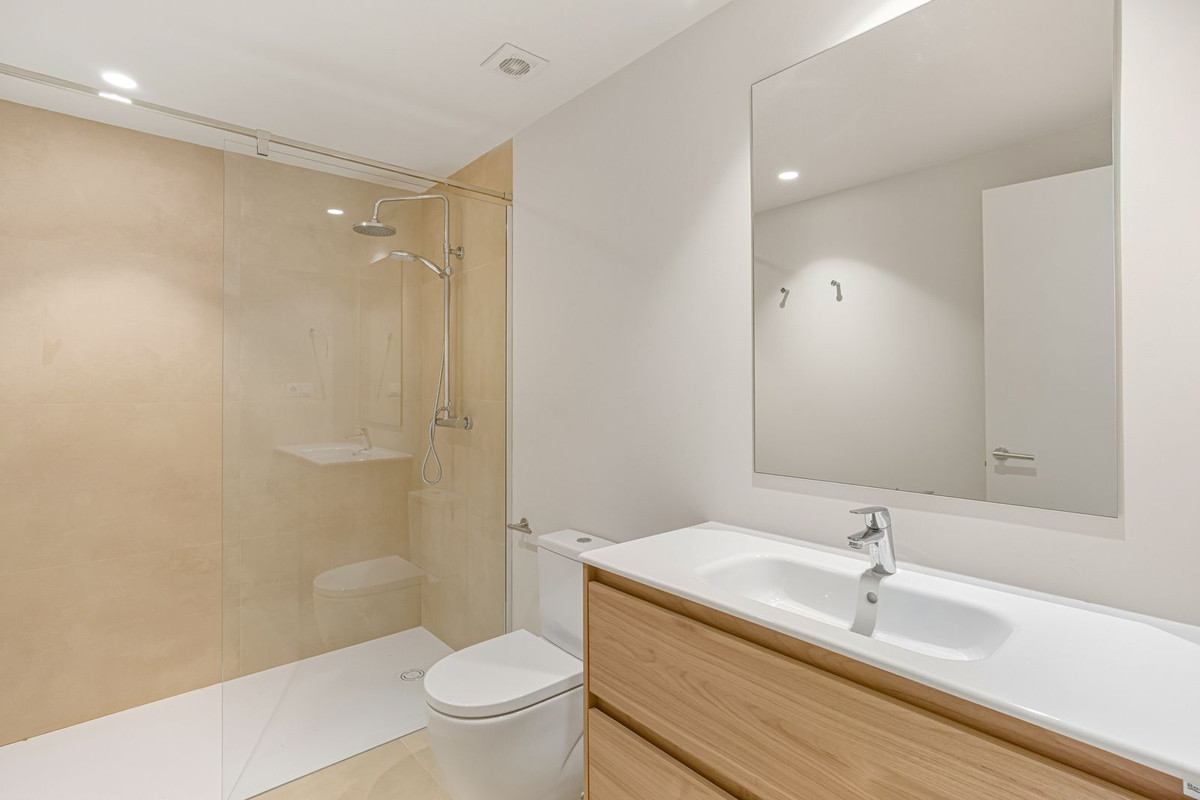 Se vende Villa - Chalet de 4 dormitorios en Costa Del Sol, Málaga, España