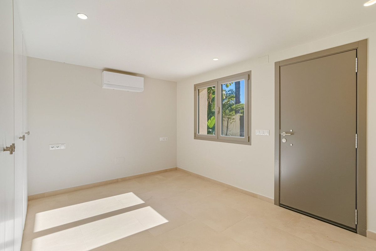 Se vende Villa - Chalet de 4 dormitorios en Costa Del Sol, Málaga, España