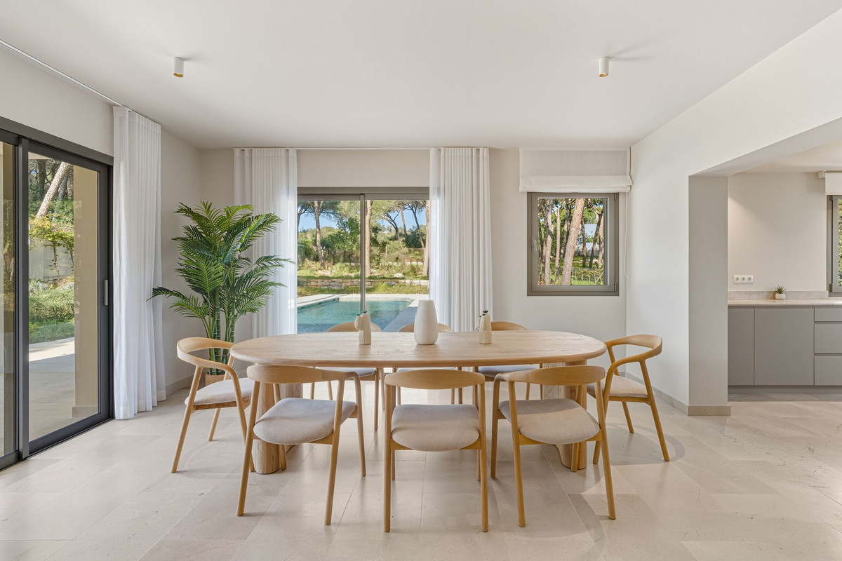 Se vende Villa - Chalet de 4 dormitorios en Costa Del Sol, Málaga, España
