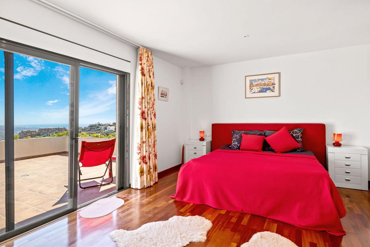 Se vende Villa - Chalet de 5 dormitorios en Costa Del Sol, Málaga, España