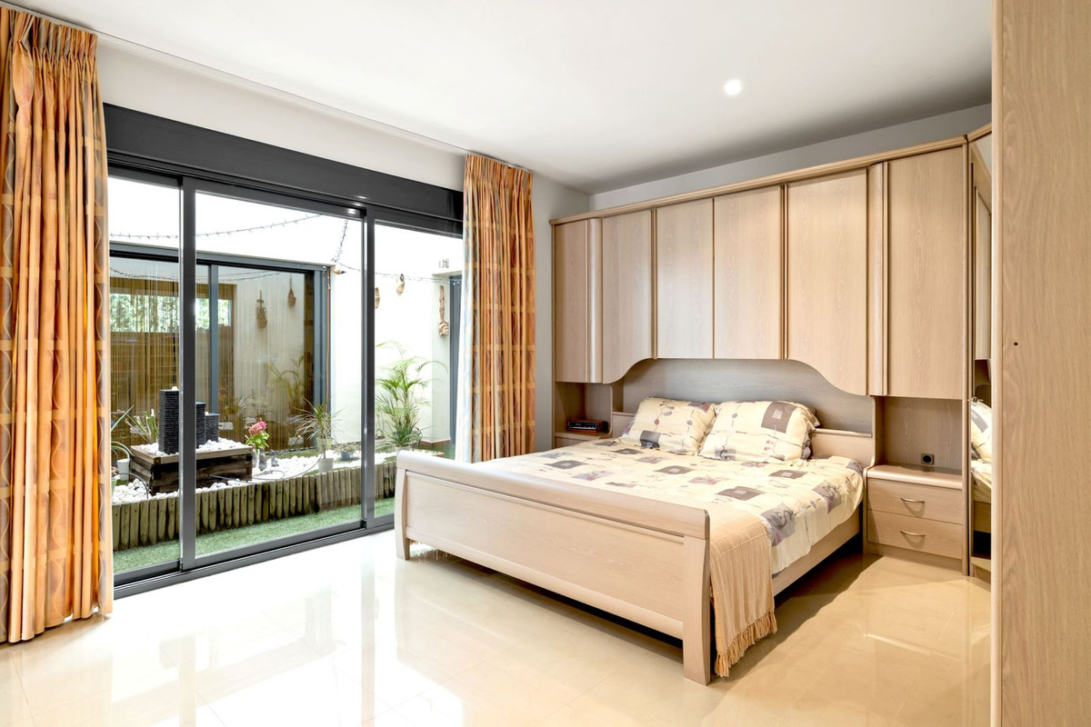 Se vende Villa - Chalet de 5 dormitorios en Costa Del Sol, Málaga, España
