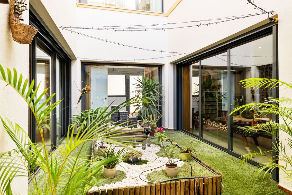 Se vende Villa - Chalet de 5 dormitorios en Costa Del Sol, Málaga, España