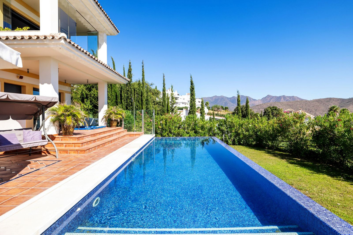 Se vende Villa - Chalet de 5 dormitorios en Costa Del Sol, Málaga, España