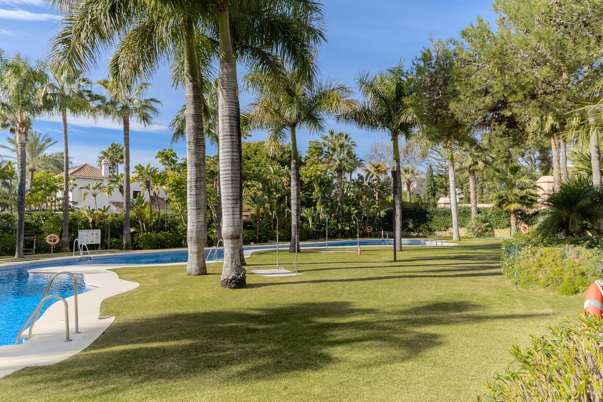 2 Bed Apartment for sale in Puerto Banús Costa Del Sol, Málaga, Spain