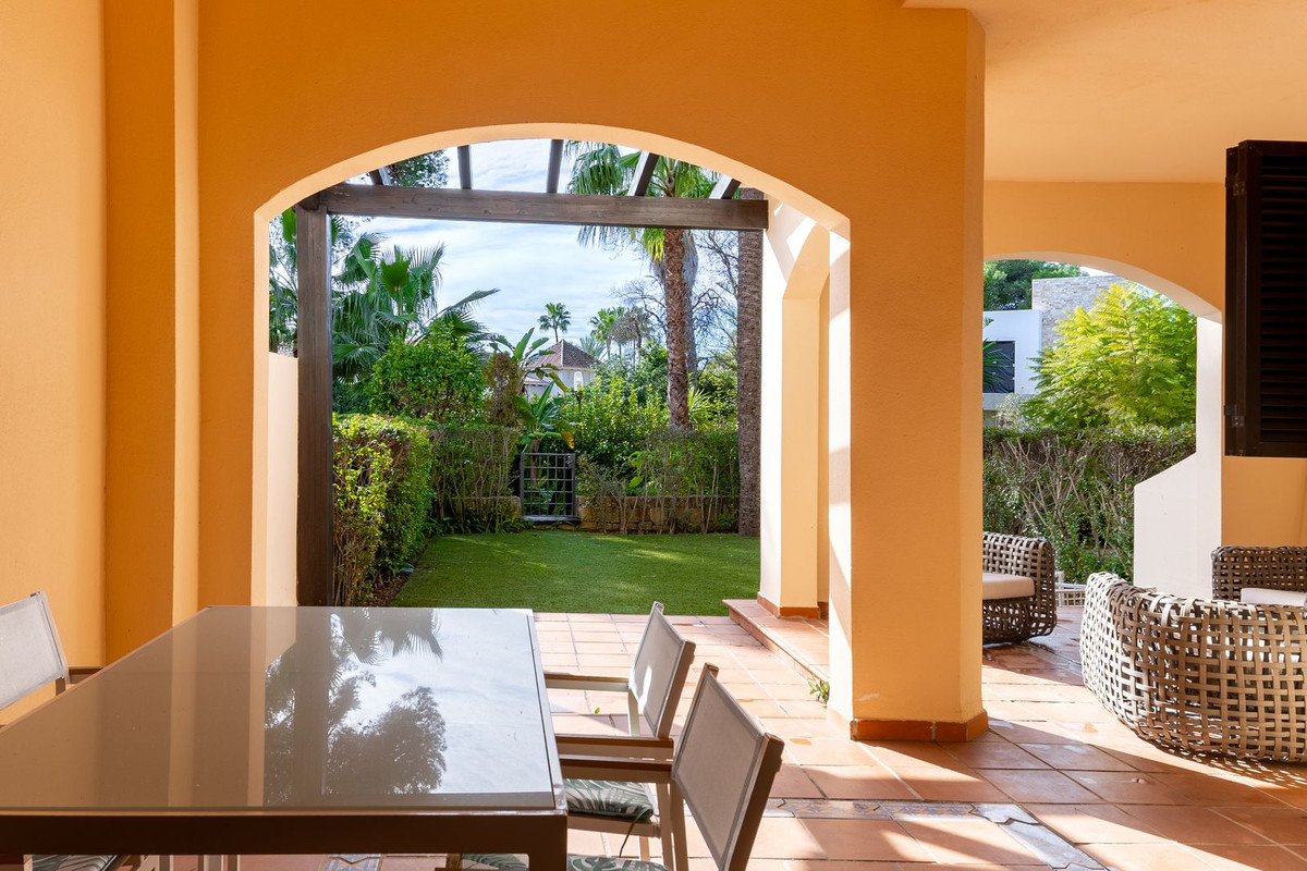 2 Bed Apartment for sale in Puerto Banús Costa Del Sol, Málaga, Spain