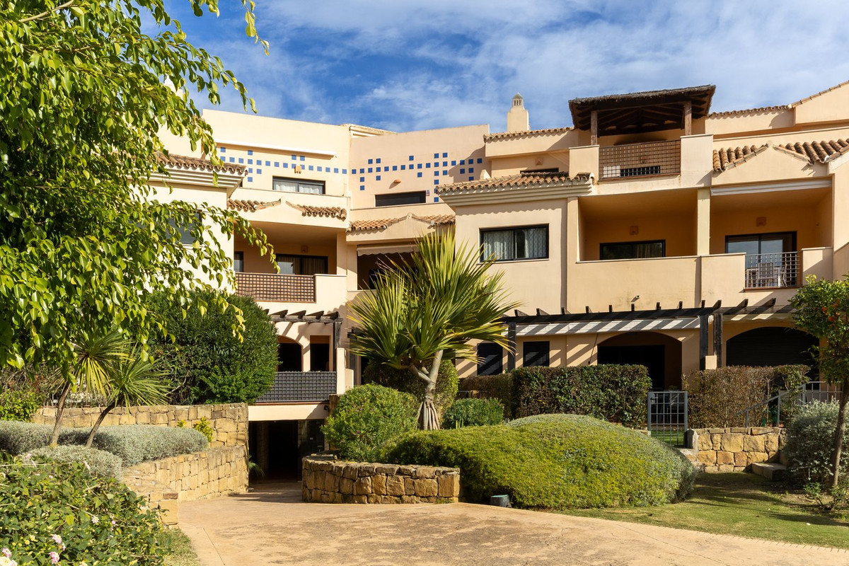 2 Bed Apartment for sale in Puerto Banús Costa Del Sol, Málaga, Spain