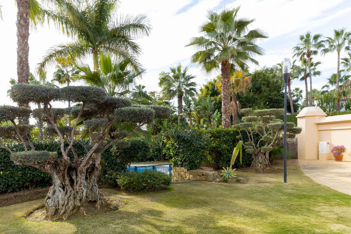 2 Bed Apartment for sale in Puerto Banús Costa Del Sol, Málaga, Spain