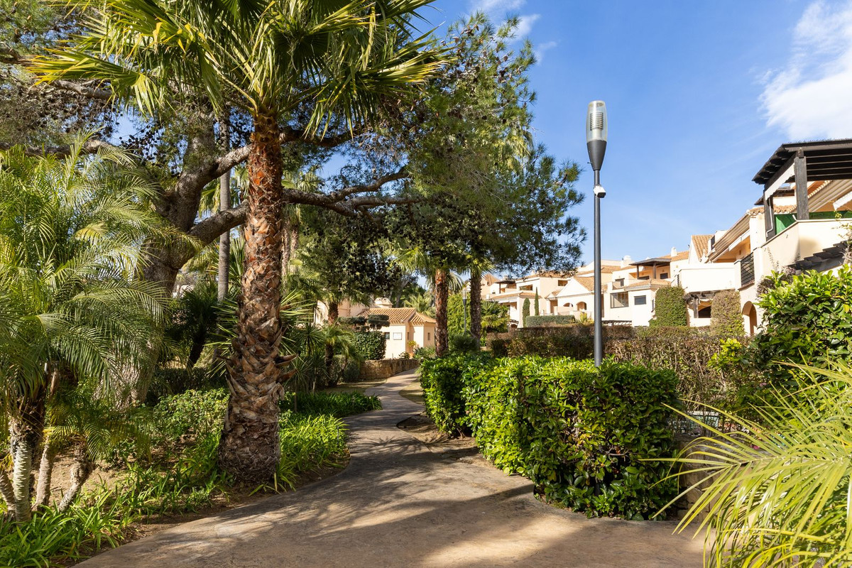2 Bed Apartment for sale in Puerto Banús Costa Del Sol, Málaga, Spain