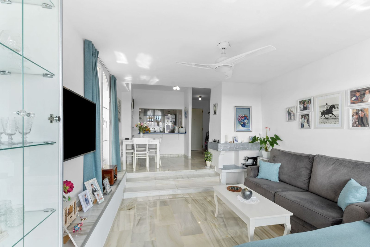 Se vende Apartamento Planta Media de 2 dormitorios en Costa Del Sol, Málaga, España