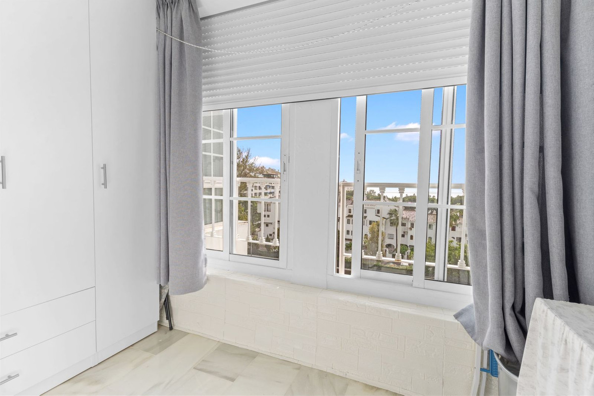 Se vende Apartamento Planta Media de 2 dormitorios en Costa Del Sol, Málaga, España