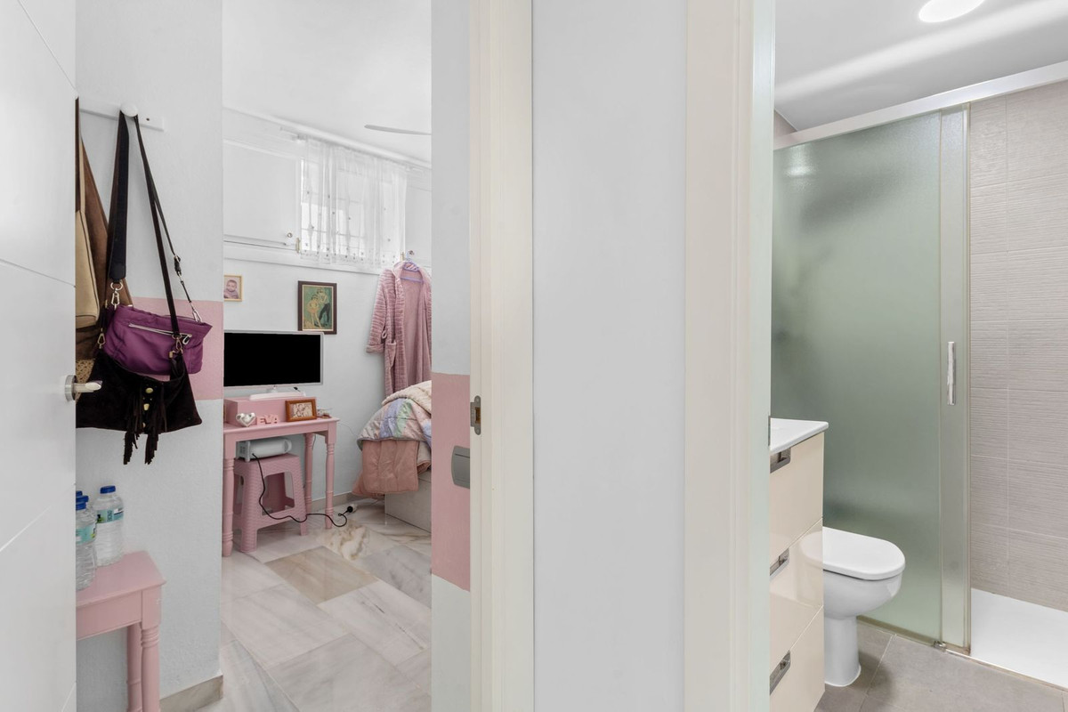 Se vende Apartamento Planta Media de 2 dormitorios en Costa Del Sol, Málaga, España