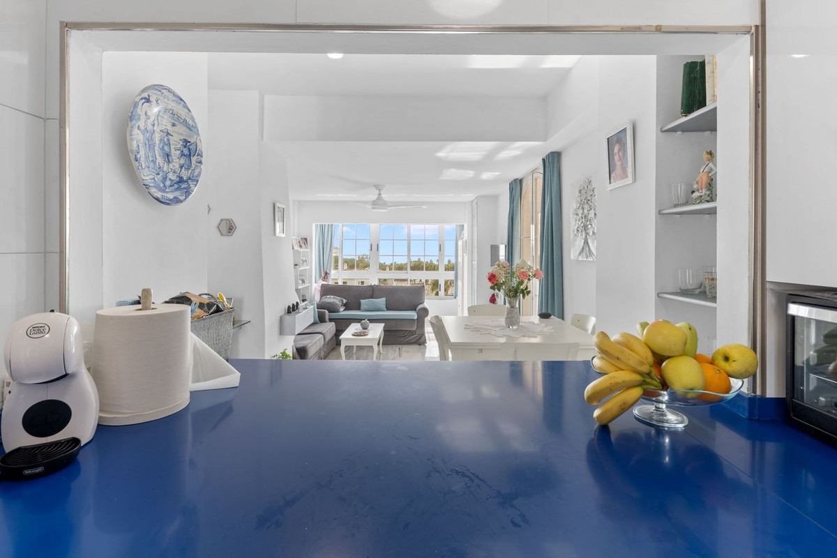 Se vende Apartamento Planta Media de 2 dormitorios en Costa Del Sol, Málaga, España