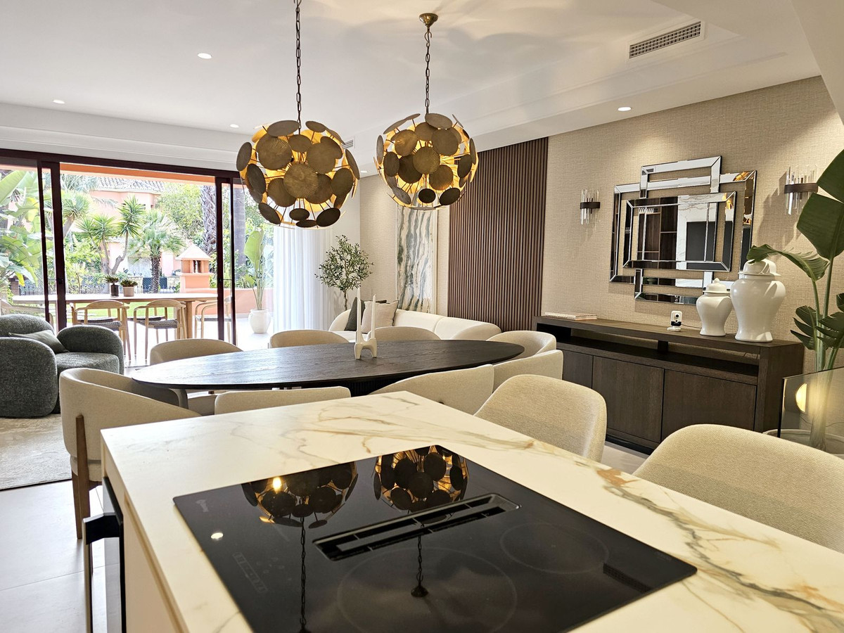 4 Bed Townhouse for sale in The Golden Mile Costa Del Sol, Málaga, Spain