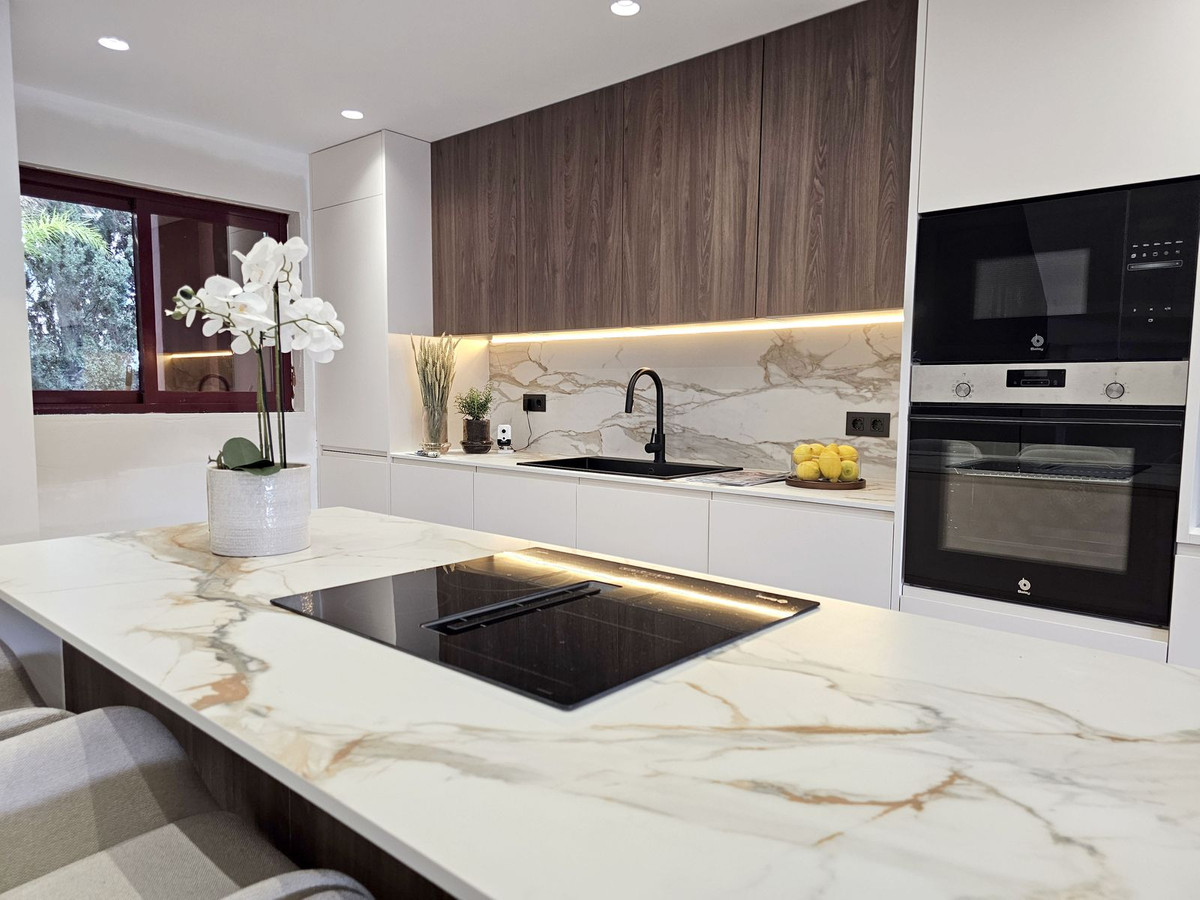 4 Bed Townhouse for sale in The Golden Mile Costa Del Sol, Málaga, Spain