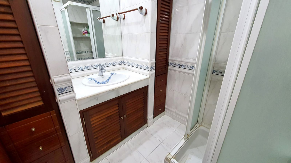Se vende Apartamento Planta Media de 3 dormitorios en Costa Del Sol, Málaga, España