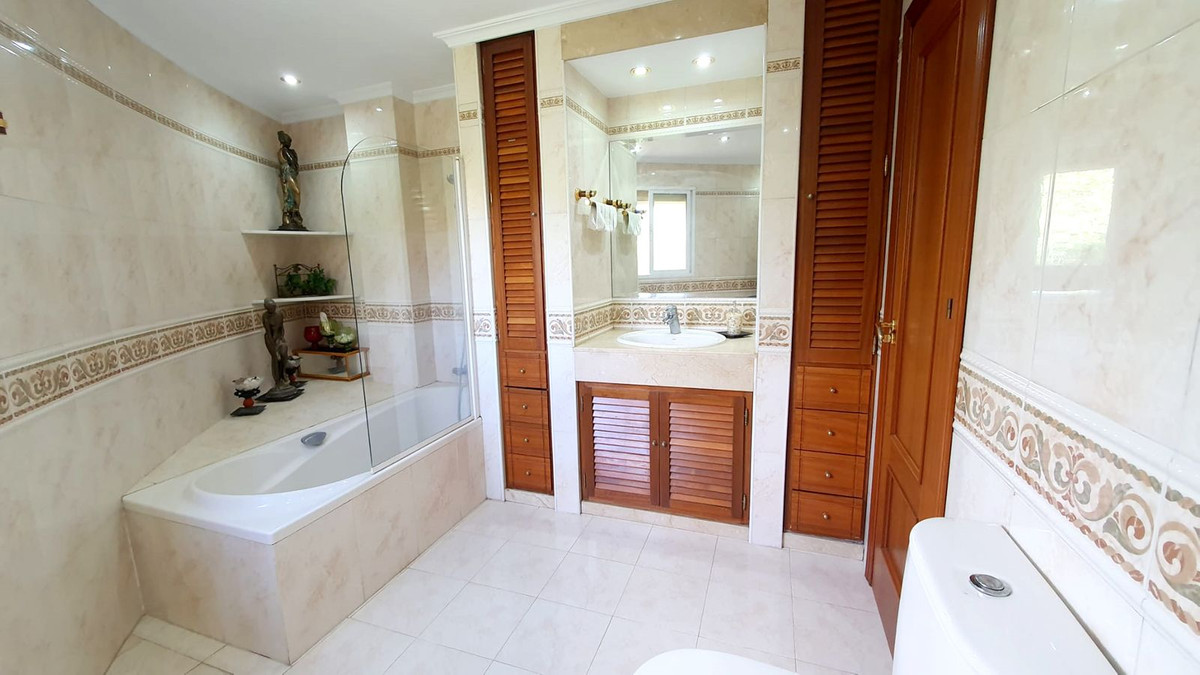 Se vende Apartamento Planta Media de 3 dormitorios en Costa Del Sol, Málaga, España