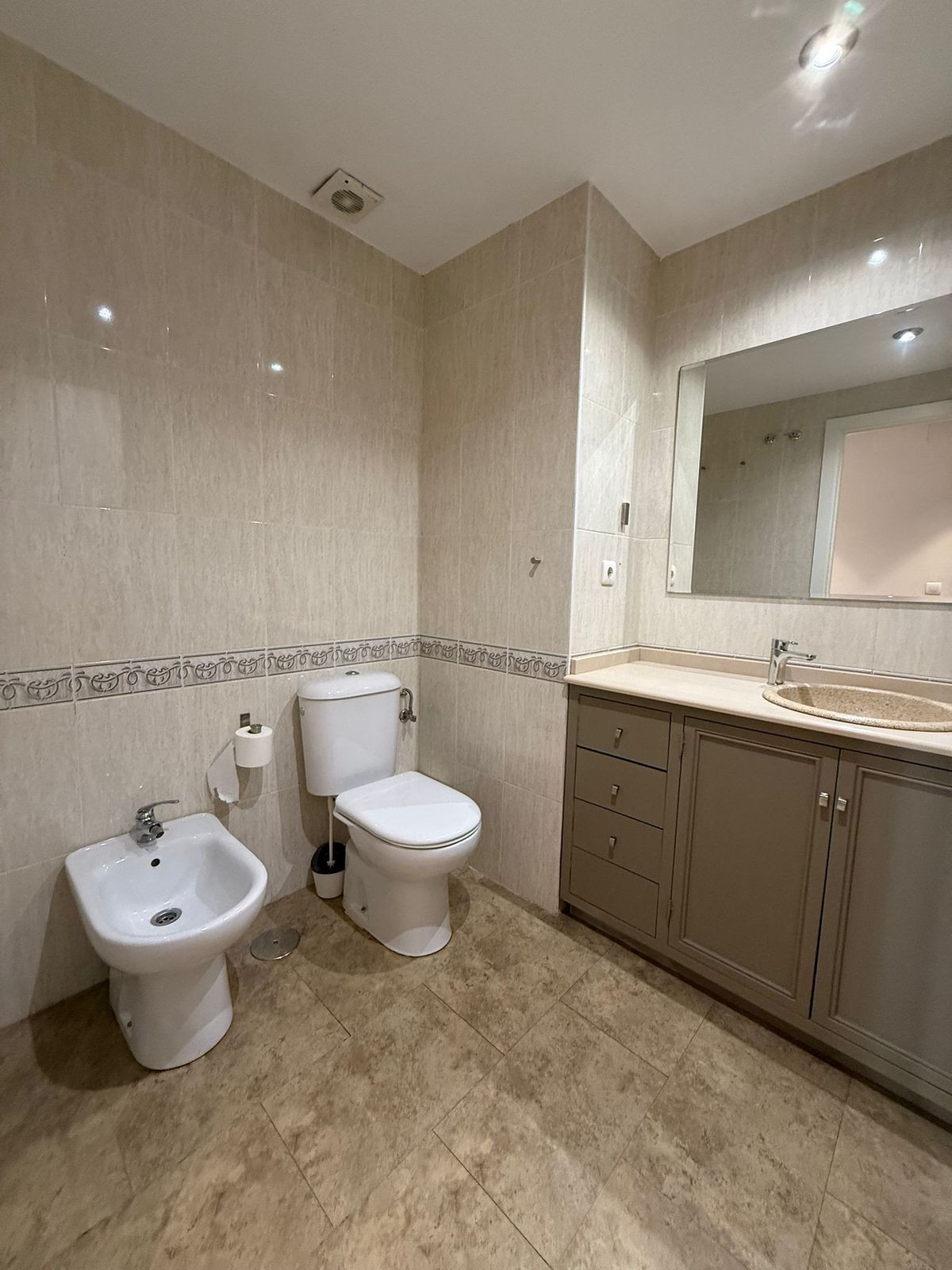 Se vende Apartamento Planta Media de 3 dormitorios en Costa Del Sol, Málaga, España