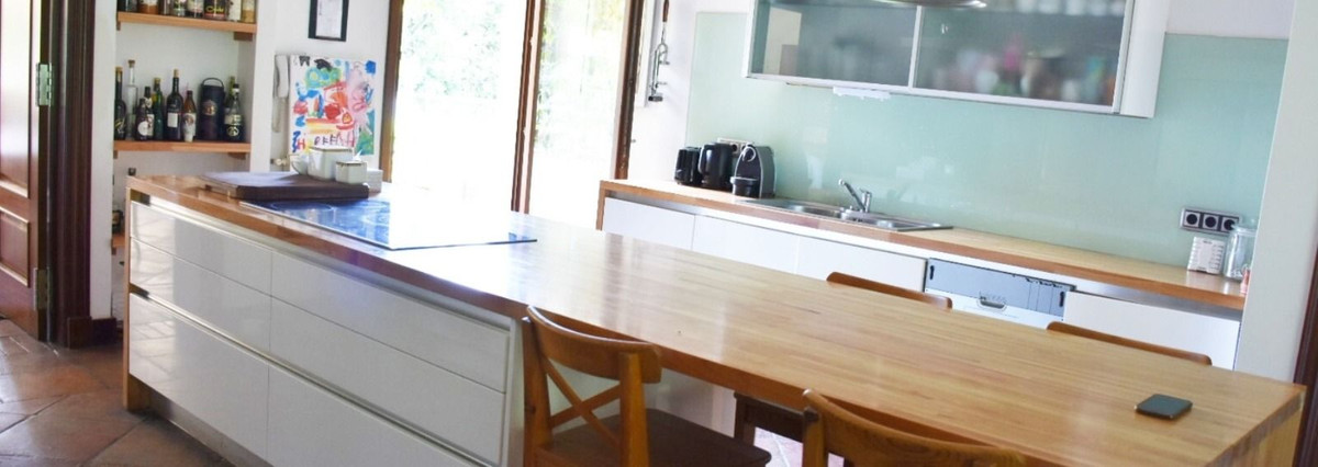 Se vende Villa - Chalet de 4 dormitorios en Costa Del Sol, Cadiz, España