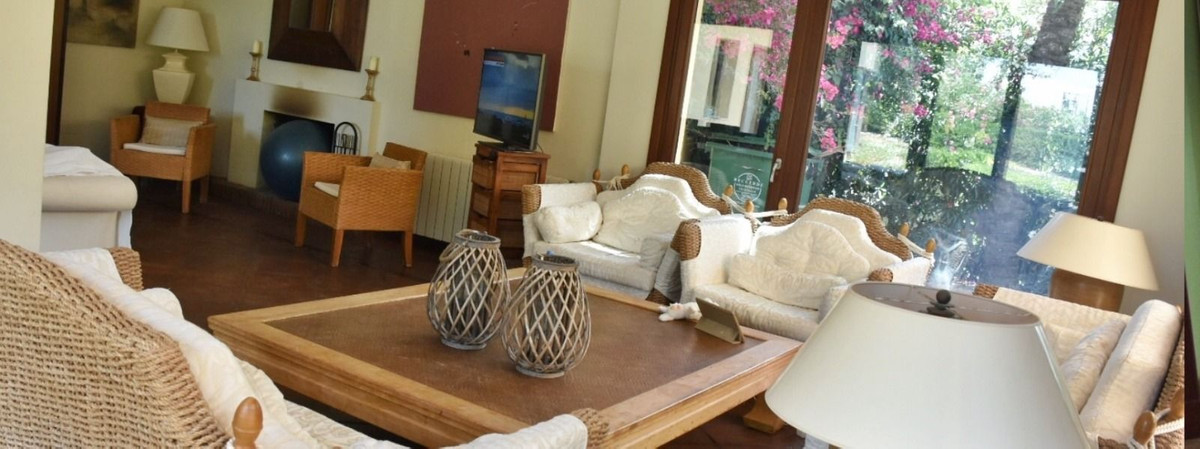 Se vende Villa - Chalet de 4 dormitorios en Costa Del Sol, Cadiz, España