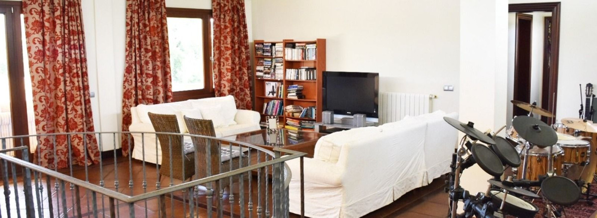 Se vende Villa - Chalet de 4 dormitorios en Costa Del Sol, Cadiz, España