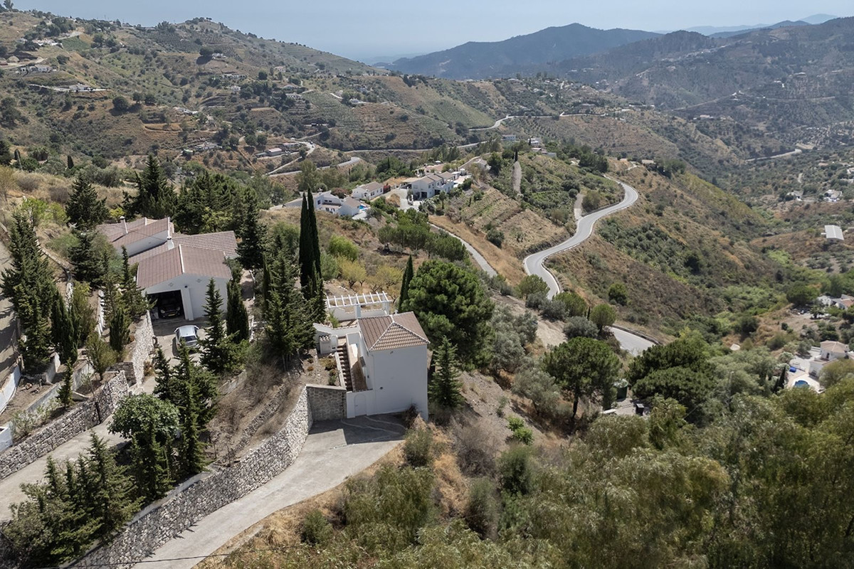 4 Bed Townhouse for sale in Cómpeta Costa Del Sol East, Málaga, Spain