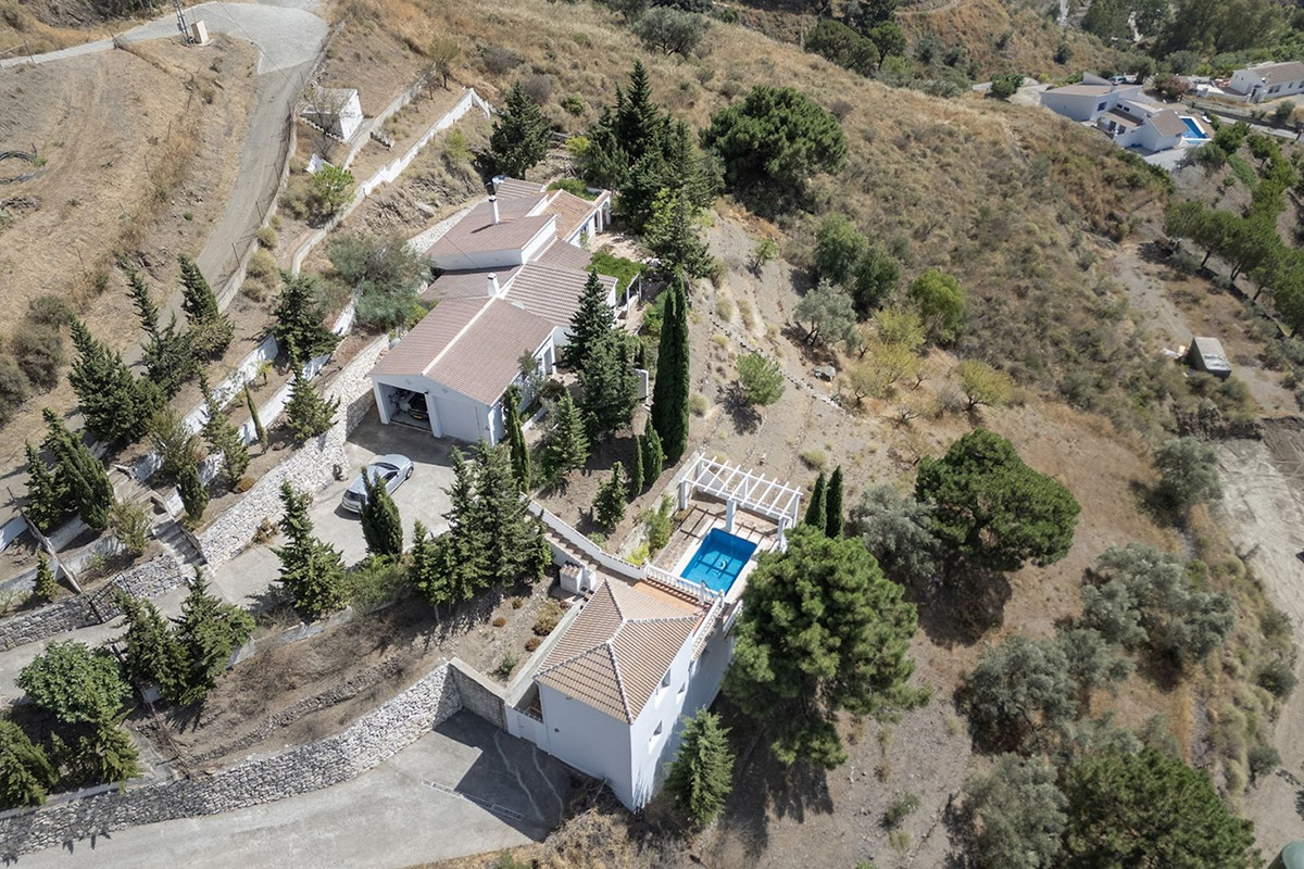 4 Bed Townhouse for sale in Cómpeta Costa Del Sol East, Málaga, Spain