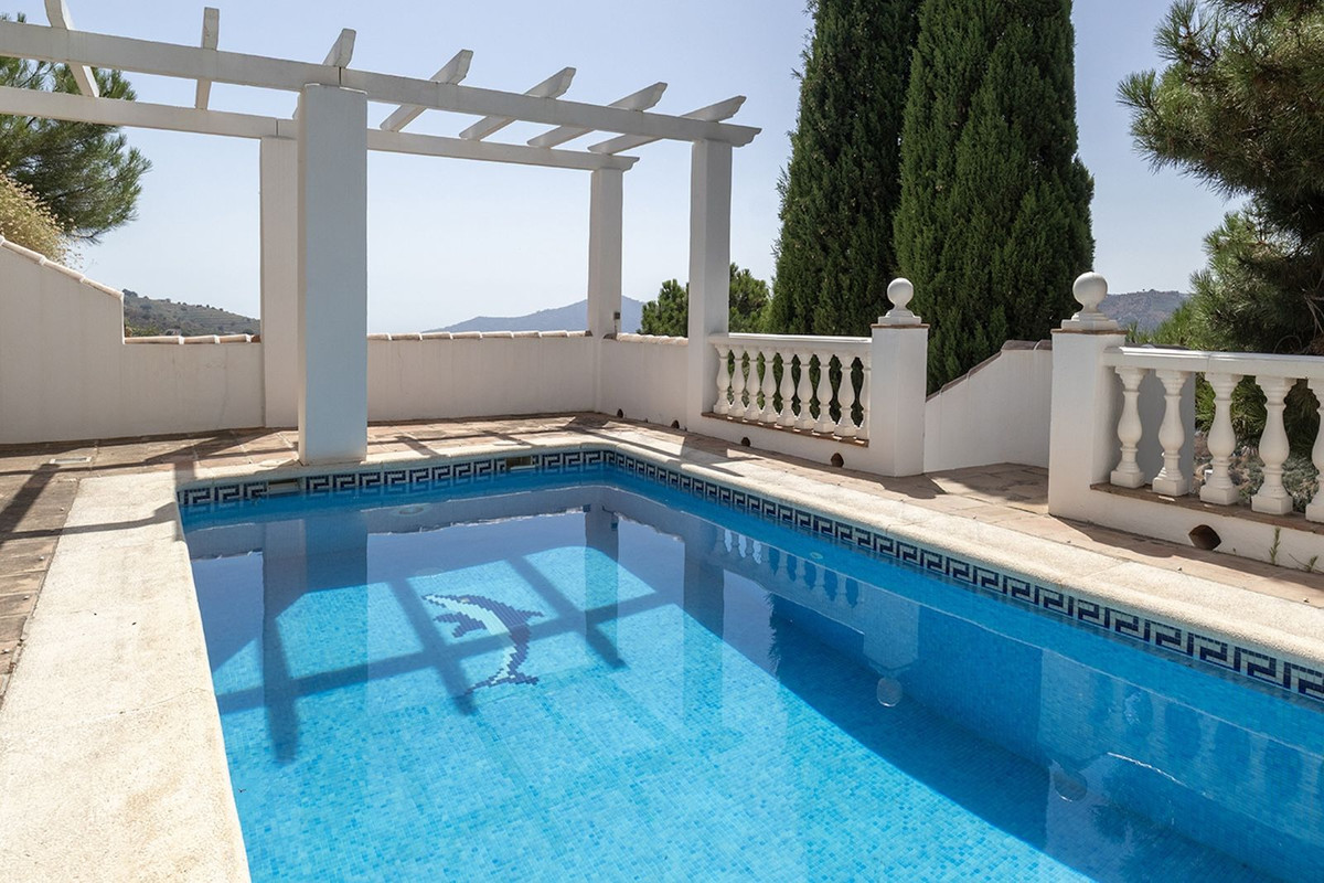 4 Bed Townhouse for sale in Cómpeta Costa Del Sol East, Málaga, Spain