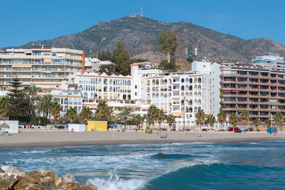 3 Bed Apartment for sale in Fuengirola Costa Del Sol, Málaga, Spain