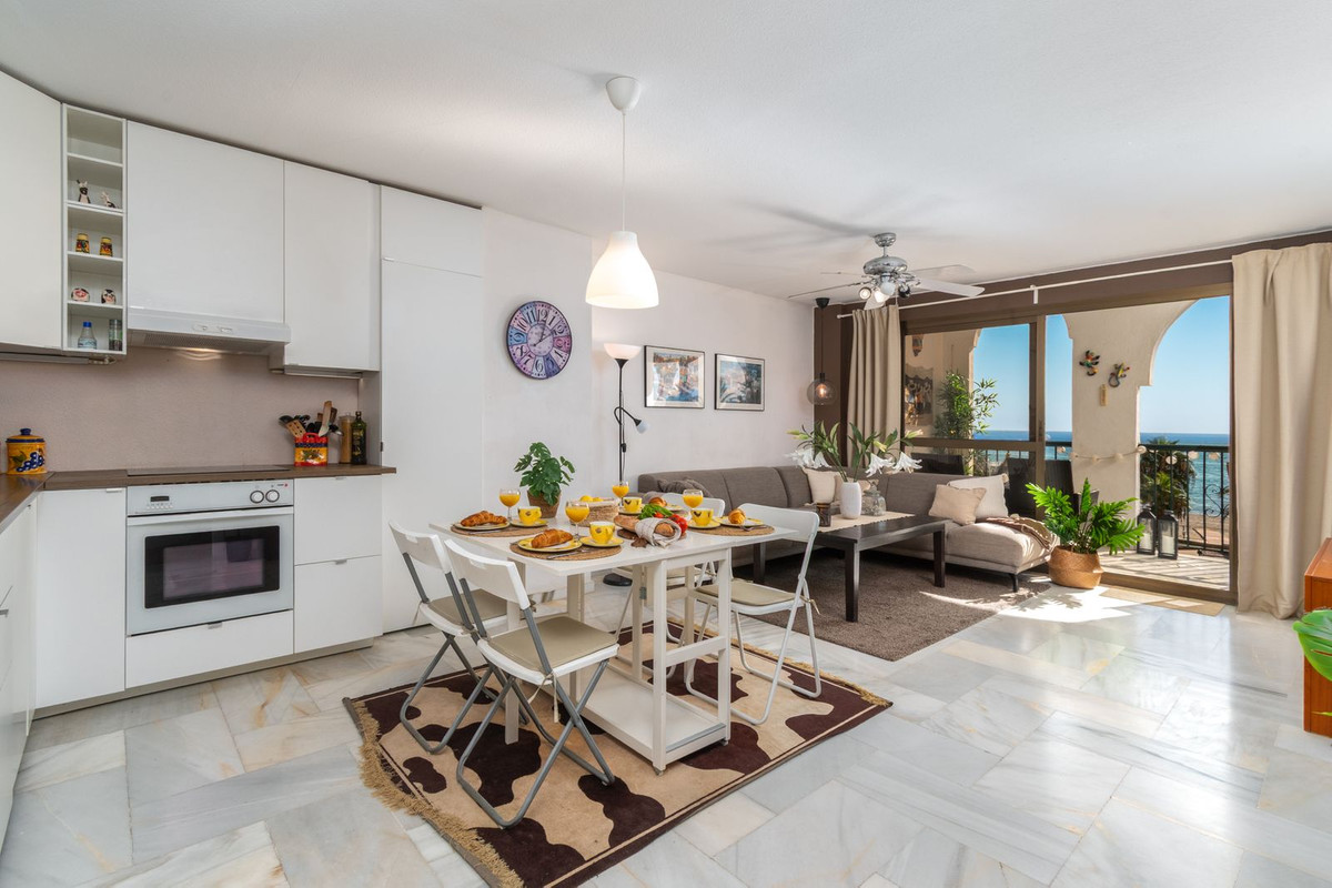 3 Bed Apartment for sale in Fuengirola Costa Del Sol, Málaga, Spain