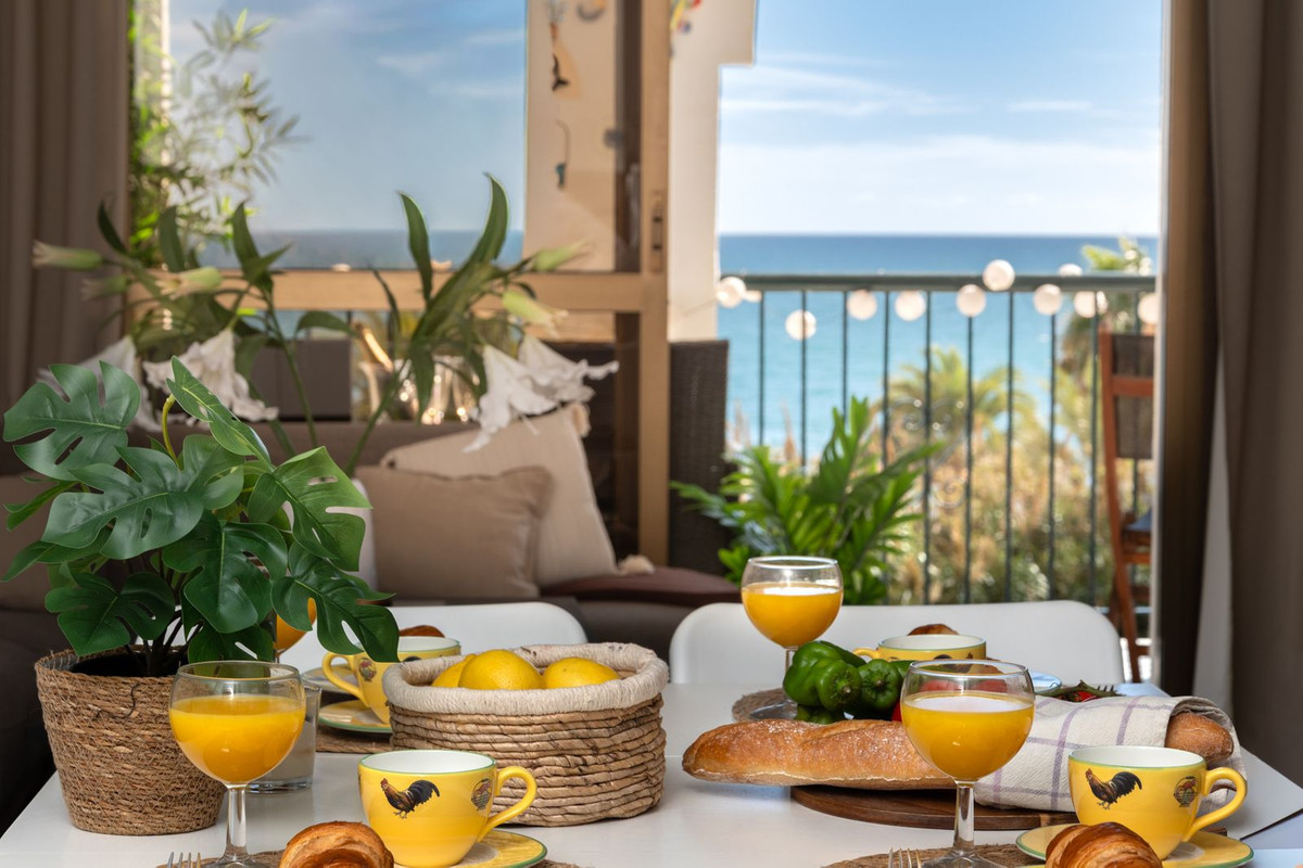 3 Bed Apartment for sale in Fuengirola Costa Del Sol, Málaga, Spain