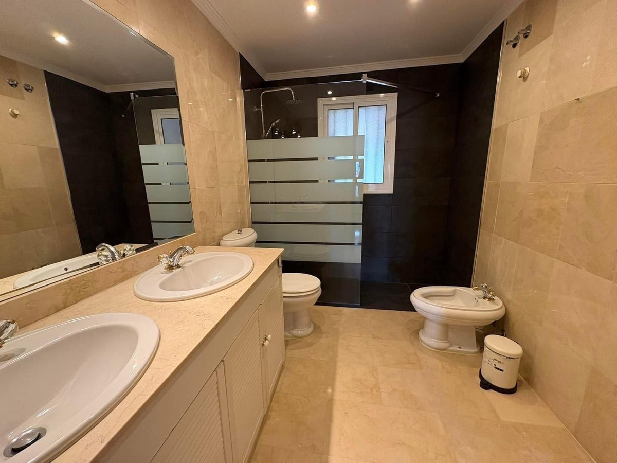 2 Bed Apartment for sale in La Quinta Costa Del Sol, Málaga, Spain