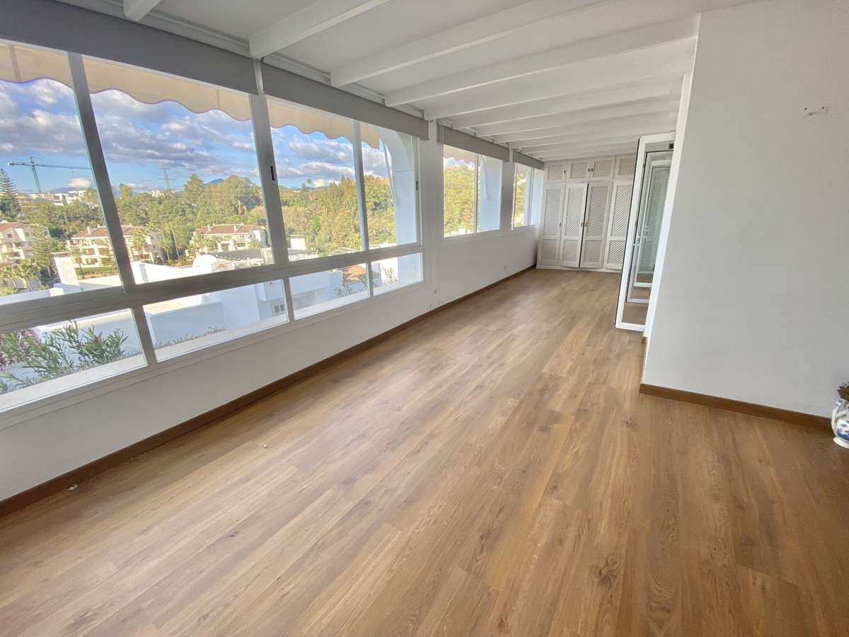 2 Bed Apartment for sale in La Quinta Costa Del Sol, Málaga, Spain