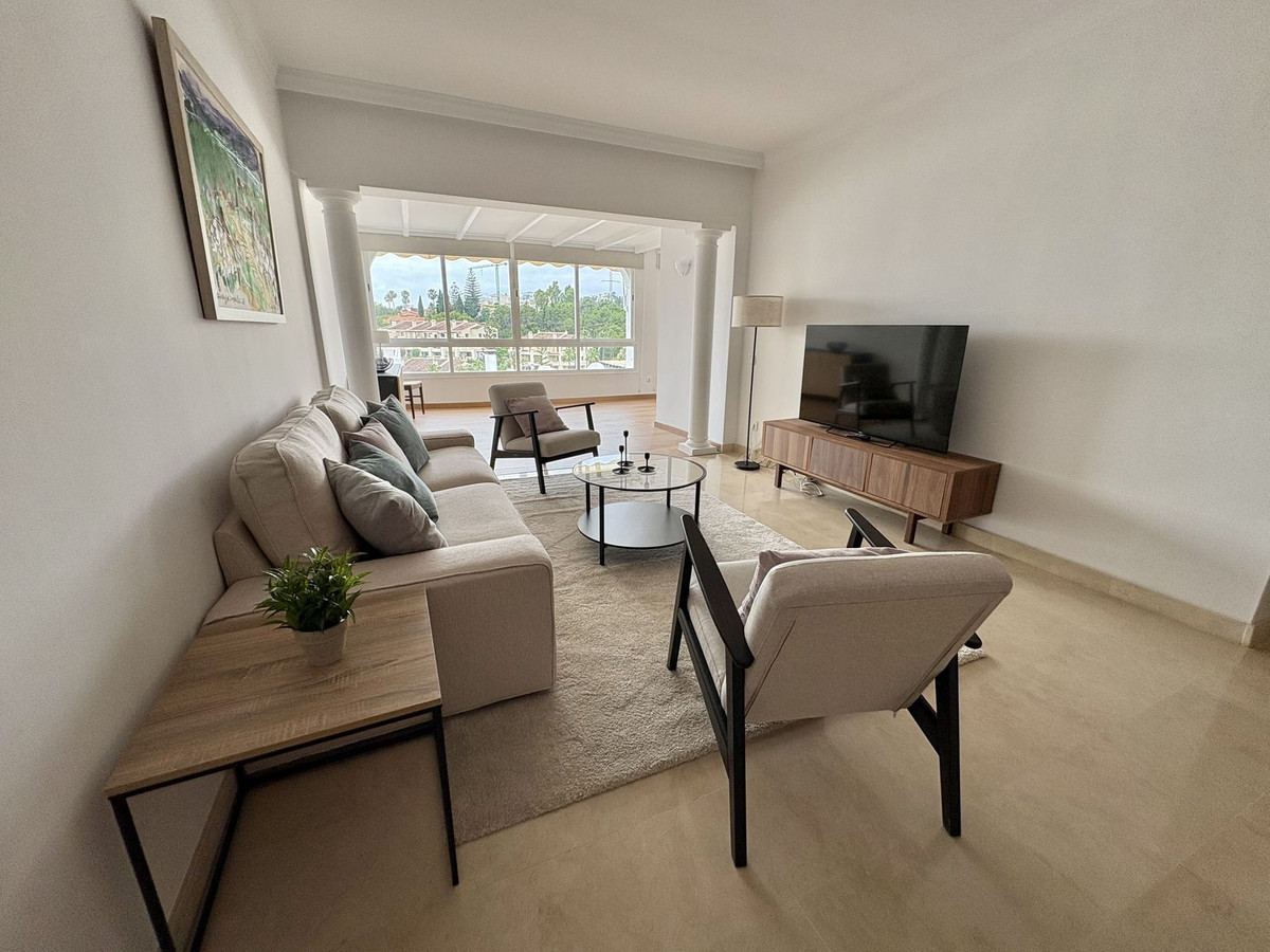 2 Bed Apartment for sale in La Quinta Costa Del Sol, Málaga, Spain