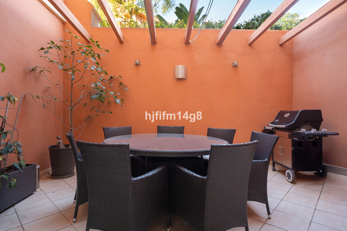 4 Bed Apartment for sale in Nueva Andalucía Costa Del Sol, Málaga, Spain