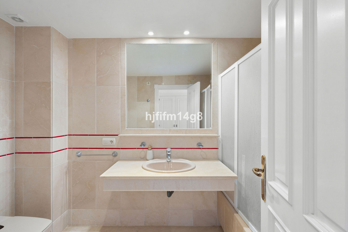 4 Bed Apartment for sale in Nueva Andalucía Costa Del Sol, Málaga, Spain