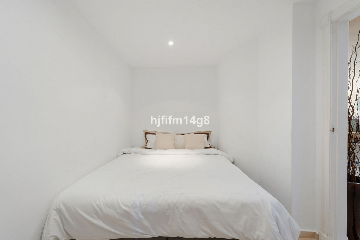 4 Bed Apartment for sale in Nueva Andalucía Costa Del Sol, Málaga, Spain