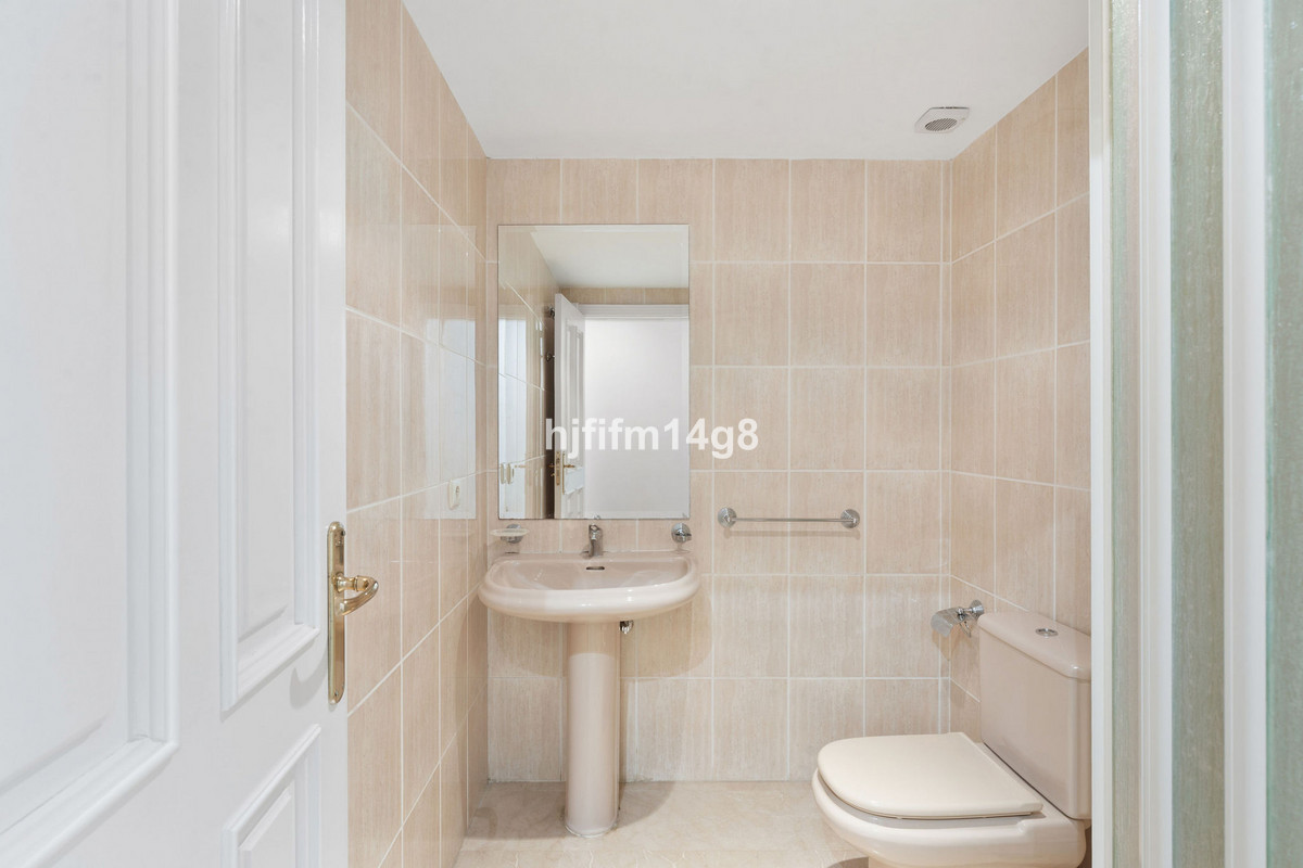 4 Bed Apartment for sale in Nueva Andalucía Costa Del Sol, Málaga, Spain