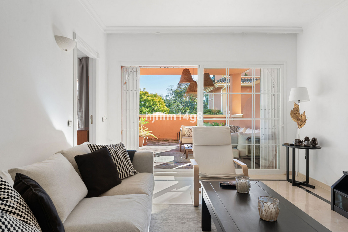 4 Bed Apartment for sale in Nueva Andalucía Costa Del Sol, Málaga, Spain