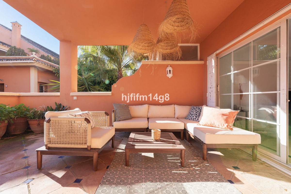 4 Bed Apartment for sale in Nueva Andalucía Costa Del Sol, Málaga, Spain