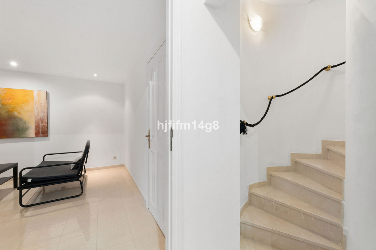 4 Bed Apartment for sale in Nueva Andalucía Costa Del Sol, Málaga, Spain