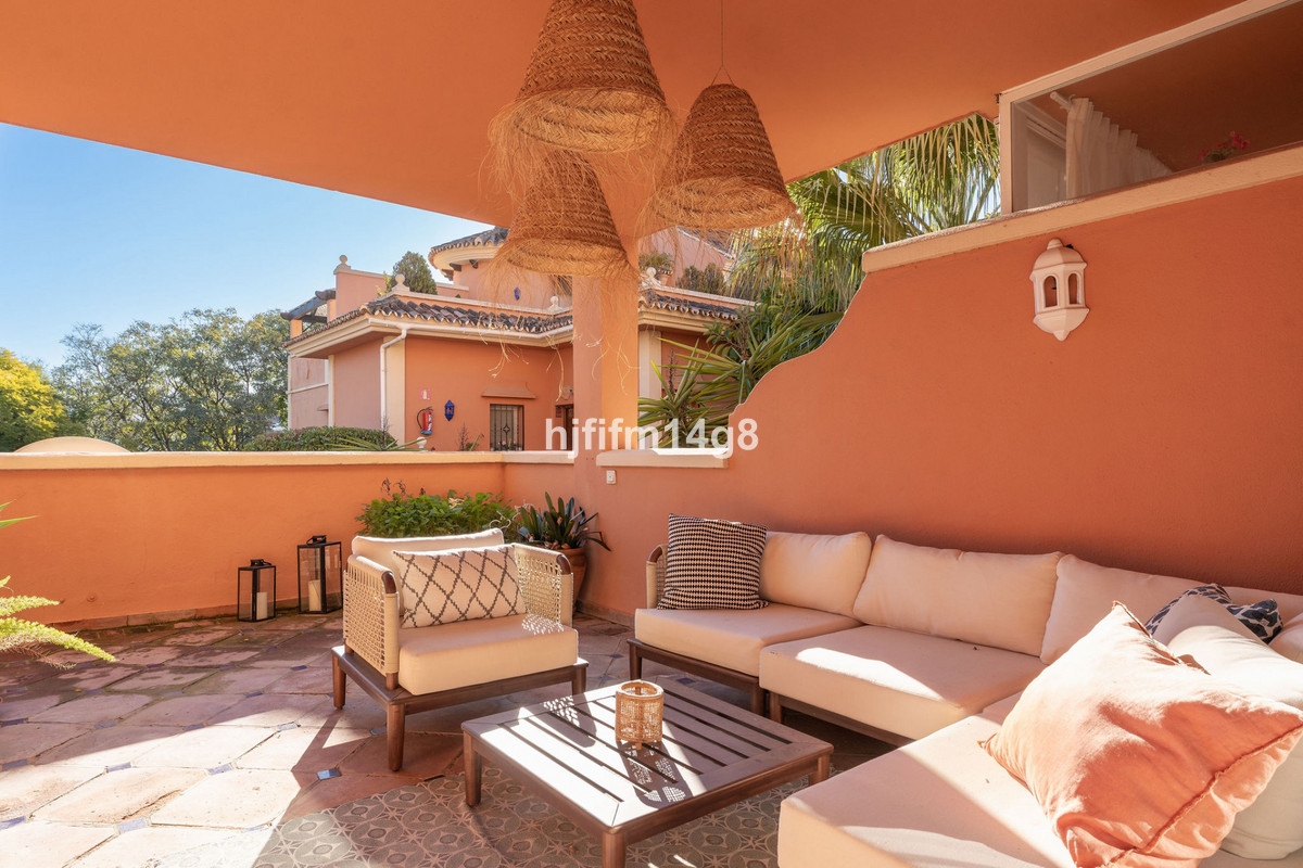 4 Bed Apartment for sale in Nueva Andalucía Costa Del Sol, Málaga, Spain