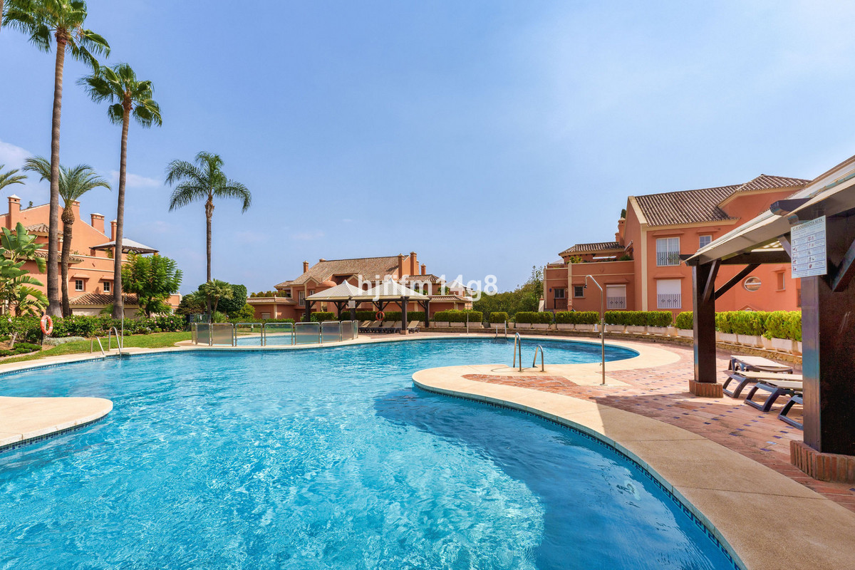 4 Bed Apartment for sale in Nueva Andalucía Costa Del Sol, Málaga, Spain