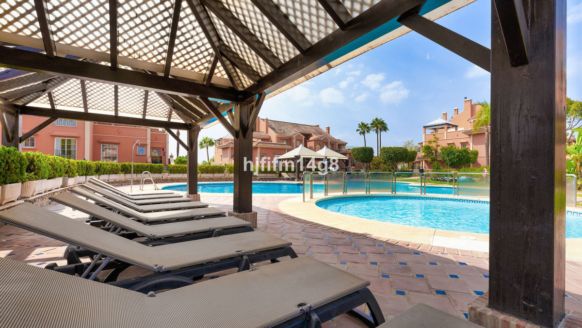 4 Bed Apartment for sale in Nueva Andalucía Costa Del Sol, Málaga, Spain